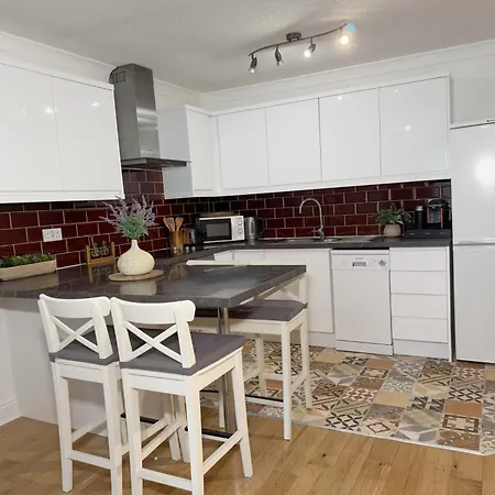 One Bedroom Beside Temple Bar *